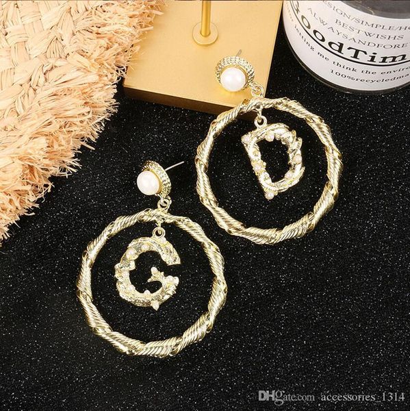 2020 new european and american baroque retro court alphabet pearl earrings female 925 silver needle large ear hoop earrings earrings, Golden;silver
2020 new european and american baroque retro court alphabet pearl earrings female 925 silver needle large ear hoop earrings earrings, Golden;silver