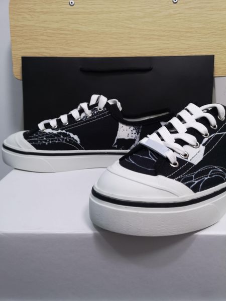 spring and summer designer casual shoes fashion flower women s shoes black and white printing letter thick bottom luxury comfortable breatha
spring and summer designer casual shoes fashion flower women s shoes black and white printing letter thick bottom luxury comfortable breatha