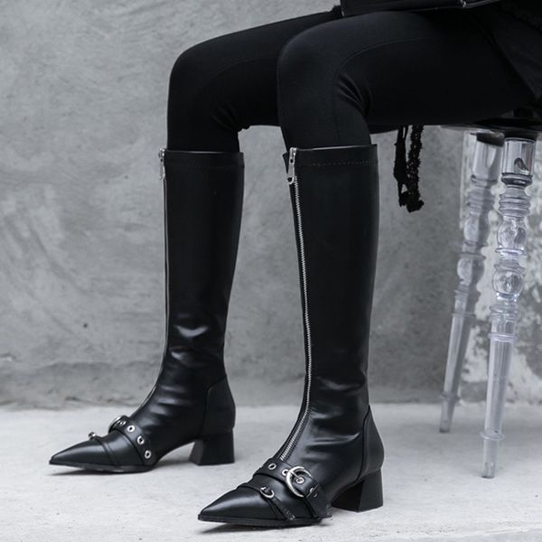 2020 winter new knight boots pointed thick heel belt buckle metal decorative black knee-high women boots
2020 winter new knight boots pointed thick heel belt buckle metal decorative black knee-high women boots