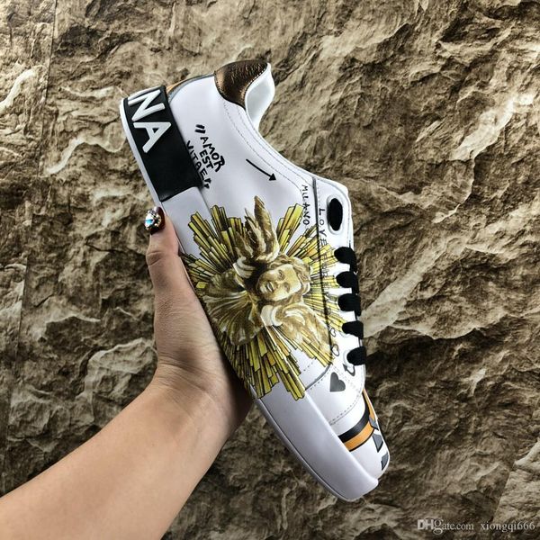 2020 new limited edition luxury designer men and women leather casual shoes couple shoes fashion wild sneakers size 35-45, Red;white
2020 new limited edition luxury designer men and women leather casual shoes couple shoes fashion wild sneakers size 35-45, Red;white