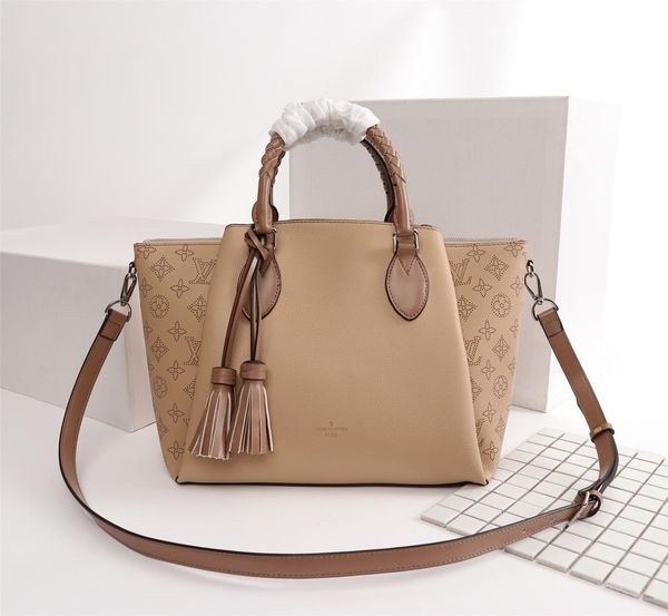 designer handbag luxury shoulder bag classic diagonal bucket bag ladies casual leather shoulder bag new high-quality temperament
designer handbag luxury shoulder bag classic diagonal bucket bag ladies casual leather shoulder bag new high-quality temperament