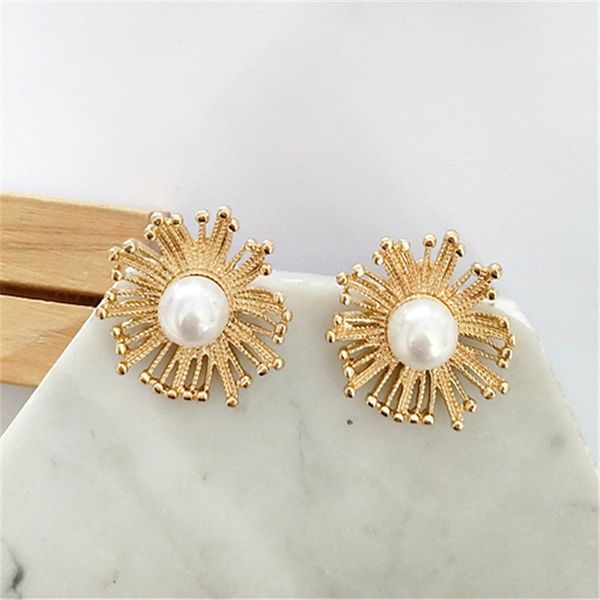 2020 new geometric punk fashion pearl earrings women wear big earrings declaration pendant jewelry gift, Golden;silver
2020 new geometric punk fashion pearl earrings women wear big earrings declaration pendant jewelry gift, Golden;silver
