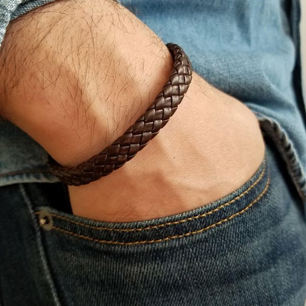 2020 men luxury new simple wrap leather bracelet men vintage wristband classic charm clasp bracelet for jewelry gifts, Golden;silver
2020 men luxury new simple wrap leather bracelet men vintage wristband classic charm clasp bracelet for jewelry gifts, Golden;silver