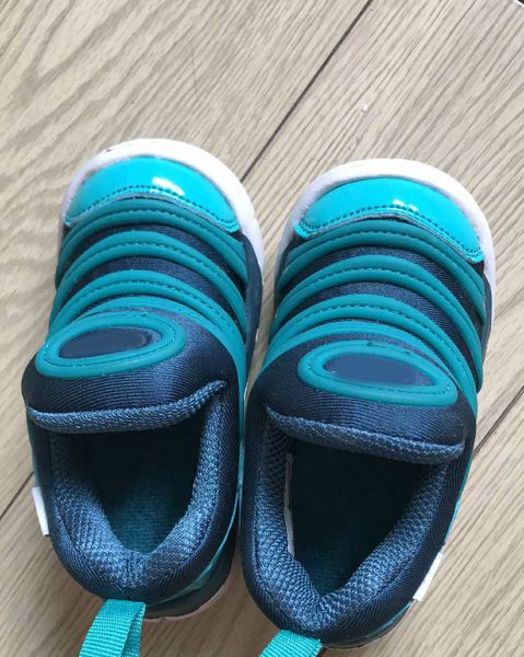 new lake blue children's sports shoes soft foot protection children's running shoes children's basketball shoes
new lake blue children's sports shoes soft foot protection children's running shoes children's basketball shoes