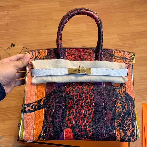 facgtory whosale original graffiti design handbag30cm, fully handmade,ast delivery, have many other designs on web
facgtory whosale original graffiti design handbag30cm, fully handmade,ast delivery, have many other designs on web