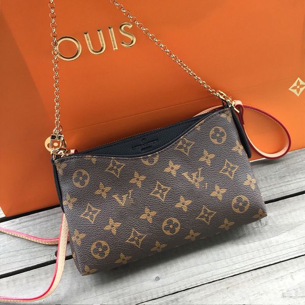 designer handbags concise classic handbags designer messenger bags fine and temperament authentic and fashion handbags size 23cmx13cmx5cm
designer handbags concise classic handbags designer messenger bags fine and temperament authentic and fashion handbags size 23cmx13cmx5cm