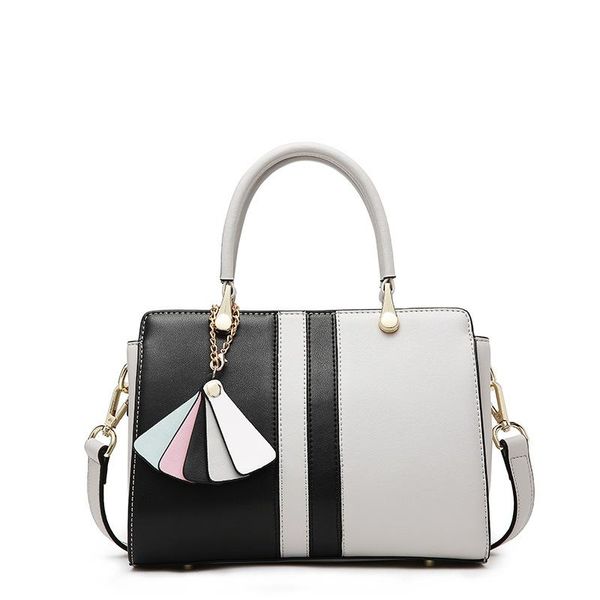 oblique cross ladies bag ladies shoulder chain small square bag european and american fashion wild leather clutch bag gift 0935
oblique cross ladies bag ladies shoulder chain small square bag european and american fashion wild leather clutch bag gift 0935
