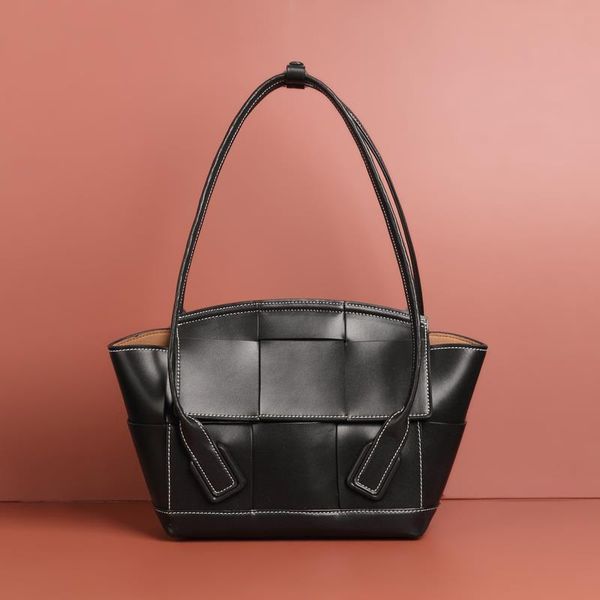 2020 new catfish bag savi a xi brother celebrity inspired plaid woven tote bag shoulder crossbow wing
2020 new catfish bag savi a xi brother celebrity inspired plaid woven tote bag shoulder crossbow wing