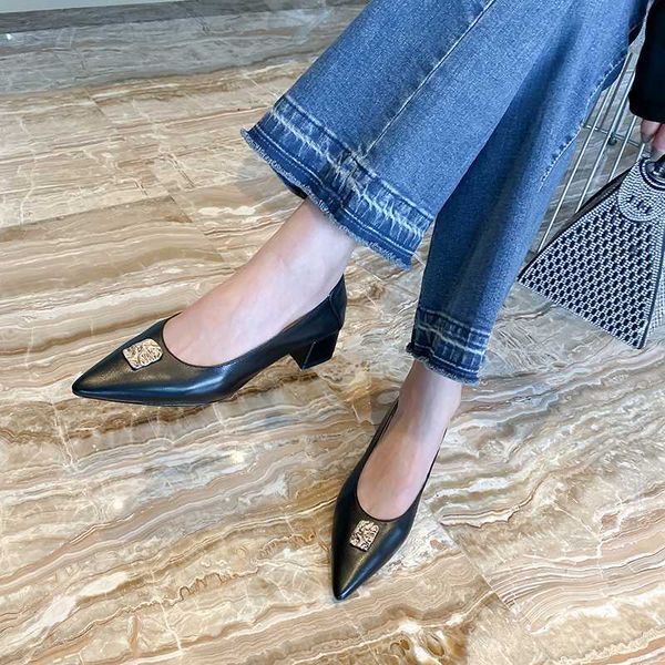 женщины насосы black med каблуков lady из натуральной кожи толстые с осени pointed одноместный обувь обувь женская chaussures femme 34-39
женщины насосы black med каблуков lady из натуральной кожи толстые с осени pointed одноместный обувь обувь женская chaussures femme 34-39
