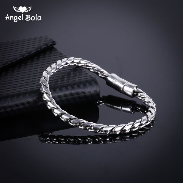 Wholesale Hip-hop men's electroplated copper snake bone chain copper chain twist chain Cuban hand chain.Factory direct sales
Wholesale Hip-hop men's electroplated copper snake bone chain copper chain twist chain Cuban hand chain.Factory direct sales