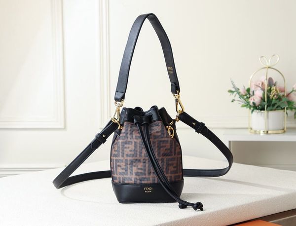 fashion women's leather letter color wide shoulder strap shoulder bag diagonal small square bag handbag designer luxury handbags purses, Blue;gray
fashion women's leather letter color wide shoulder strap shoulder bag diagonal small square bag handbag designer luxury handbags purses, Blue;gray