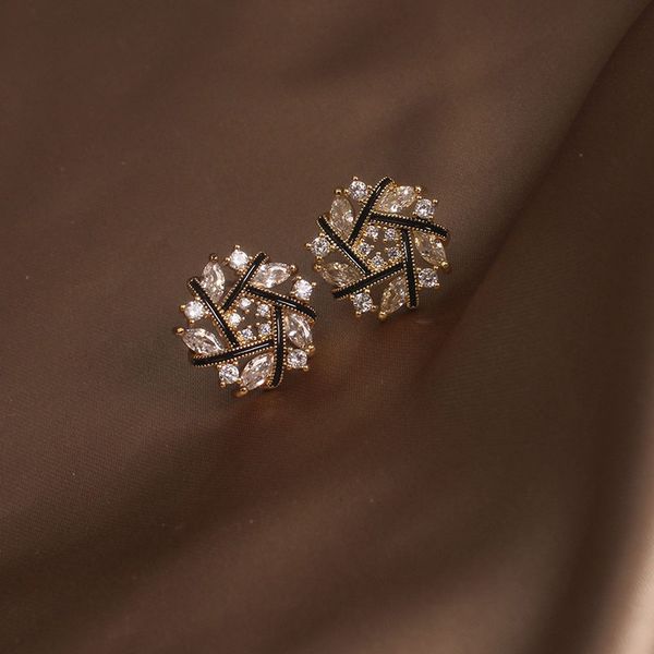 shiny side new accessories zirconia flower stud earrings for women simple style elegant pierced earrings, Golden;silver
shiny side new accessories zirconia flower stud earrings for women simple style elegant pierced earrings, Golden;silver