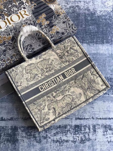 classic ladies handbag 7a high-end custom quality handbag fashion trend business casual style can be engraved shopping bag beach bag 025 
classic ladies handbag 7a high-end custom quality handbag fashion trend business casual style can be engraved shopping bag beach bag 025