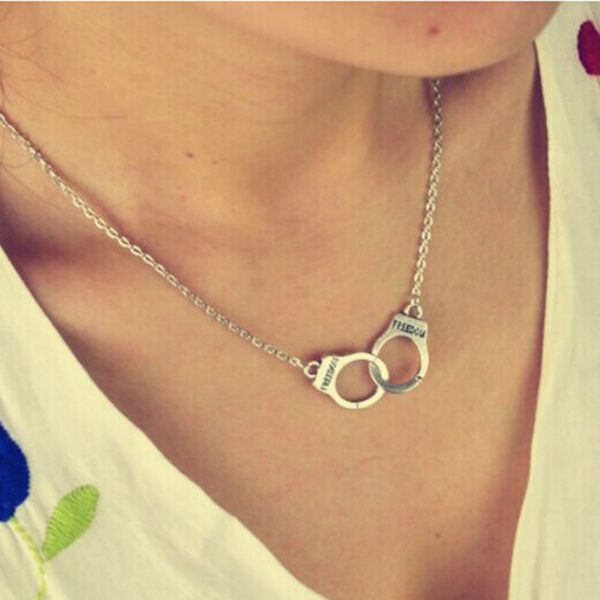handcuffs pendants necklace bronze silver color alloy chain necklace jewelry for women manacle necklaces fashion necklace
handcuffs pendants necklace bronze silver color alloy chain necklace jewelry for women manacle necklaces fashion necklace