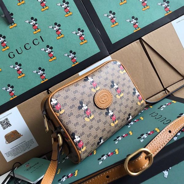 canvas shopping bag 7a high-end quality light brown leather piping details give a retro look to the classic look with embroidered stickers
canvas shopping bag 7a high-end quality light brown leather piping details give a retro look to the classic look with embroidered stickers