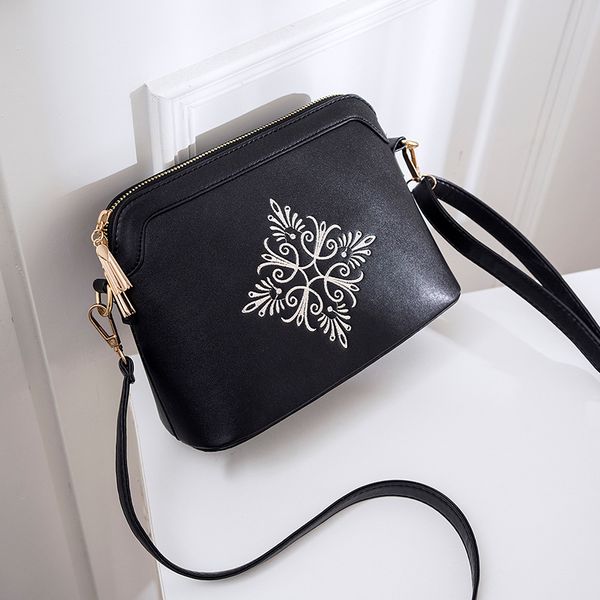new printing shell vintage pu leather female s rivet larger women bags hair ball shoulder bag motorcycle messenger bag-45
new printing shell vintage pu leather female s rivet larger women bags hair ball shoulder bag motorcycle messenger bag-45