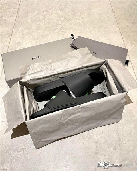 2020 new est sell shoes slides summer beach indoor flat b piscine pool sheepskin sandals slide casual couple slippers, Black;grey
2020 new est sell shoes slides summer beach indoor flat b piscine pool sheepskin sandals slide casual couple slippers, Black;grey