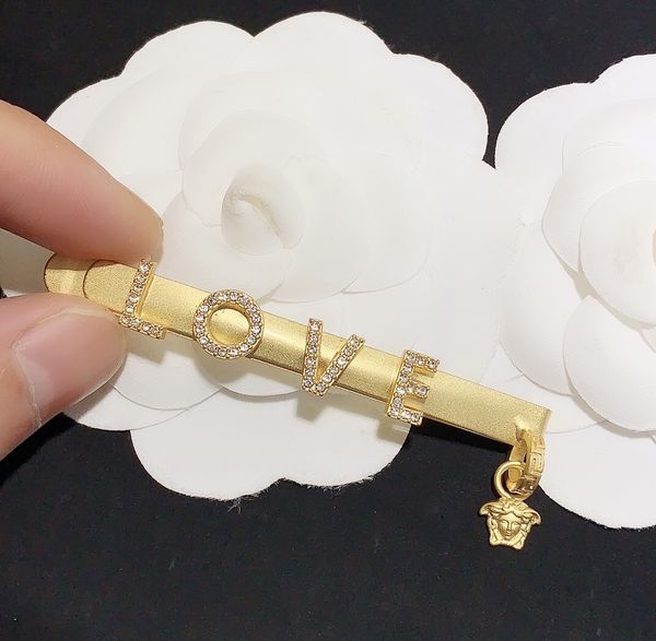 new love letters diamond beauty head pendant electroplating designer hairpin simple and fashion diamond hairpin, Golden;silver
new love letters diamond beauty head pendant electroplating designer hairpin simple and fashion diamond hairpin, Golden;silver