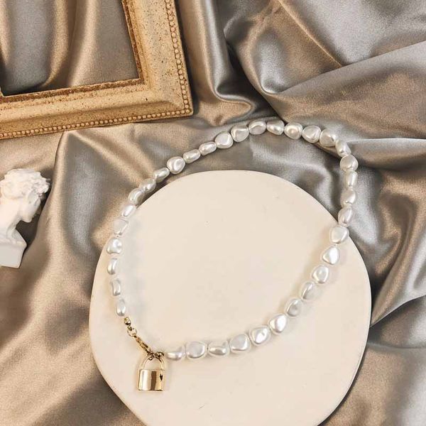 chokers imitation pearls gold color lock pendant choker necklace women padlock handmade couple jewelry gift, Golden;silver
chokers imitation pearls gold color lock pendant choker necklace women padlock handmade couple jewelry gift, Golden;silver
