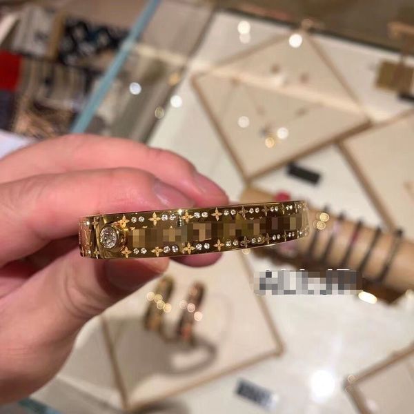 2020 New Personalized lovers bracelet jewelry luxury fashion brand bracelet counter quality 2071617B zx
2020 New Personalized lovers bracelet jewelry luxury fashion brand bracelet counter quality 2071617B zx