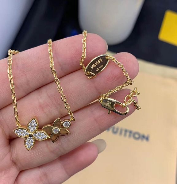 brass material pendant necklace with flowers and diamond for women wedding jewelry gift ps5057, Silver
brass material pendant necklace with flowers and diamond for women wedding jewelry gift ps5057, Silver