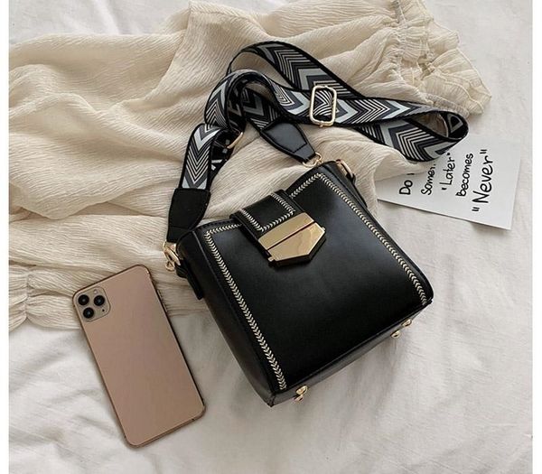 мини bucket crossbody сумка для женщин 2020 новой моды широких сумок тела ремень крест леди молния hasp кошельки сумка на ремне messenger02
мини bucket crossbody сумка для женщин 2020 новой моды широких сумок тела ремень крест леди молния hasp кошельки сумка на ремне messenger02