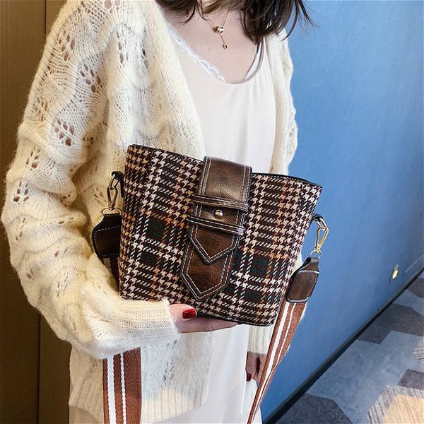 черные crossbody сумка женщины 2020 мешков моды небольшой плечо для повелительницы шерстяных тканей ведра сумки широкого ремешок ретро высок
черные crossbody сумка женщины 2020 мешков моды небольшой плечо для повелительницы шерстяных тканей ведра сумки широкого ремешок ретро высок