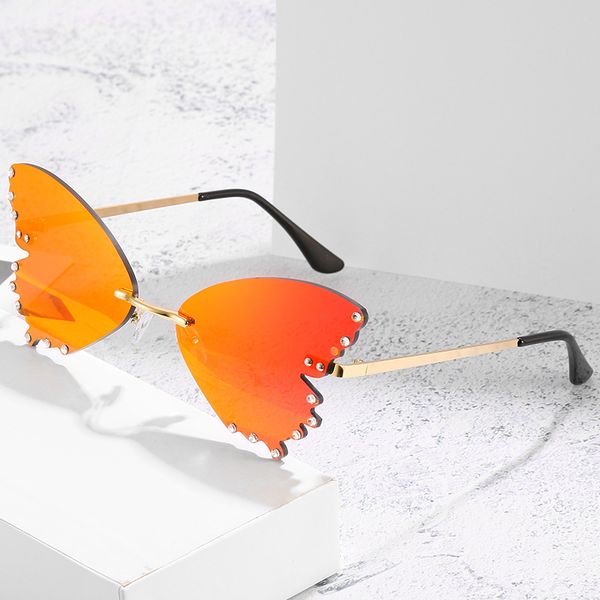 2020 womens new designer shades rimless sunglasses women uv 400 butterfly sun glasses street fashion sunglass designer brille, White;black
2020 womens new designer shades rimless sunglasses women uv 400 butterfly sun glasses street fashion sunglass designer brille, White;black