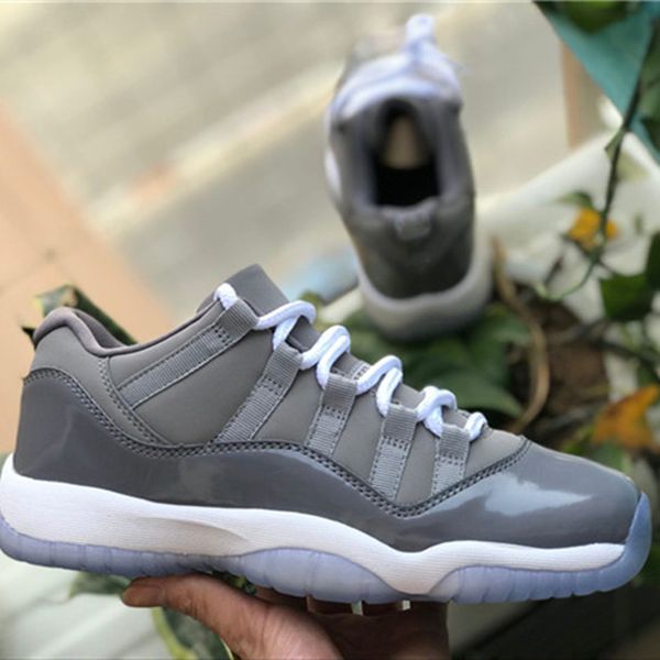 sneakers heren jumpman 36 11 low cool grey (gs) 528896 003 medium grey white gunsmoke des chaussures trainers manbasketballshoes des chaussu, White;red 
sneakers heren jumpman 36 11 low cool grey (gs) 528896 003 medium grey white gunsmoke des chaussures trainers manbasketballshoes des chaussu, White;red