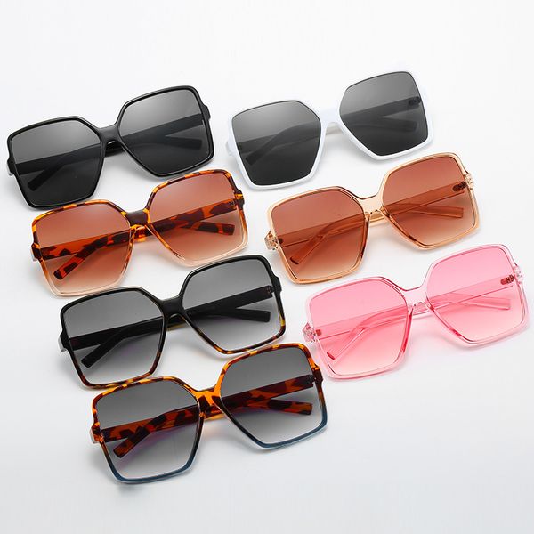 wholesale 2020 women's new designer square integrated gradient sunglasses for womenpc frame uv 400 outdoor street sun glasses eyewear, White;black
wholesale 2020 women's new designer square integrated gradient sunglasses for womenpc frame uv 400 outdoor street sun glasses eyewear, White;black