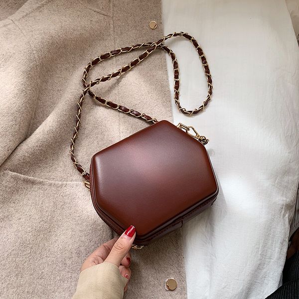 retro messenger bag women's bag new fashion chain student shoulder 
retro messenger bag women's bag new fashion chain student shoulder