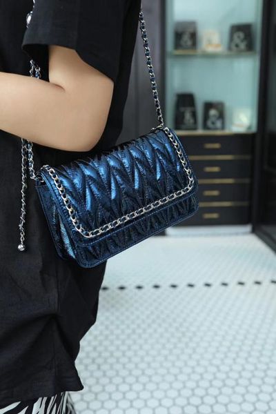 net red female bag 2020 new product geometric rhombus bag shoulder messenger cow leather female high sense chain
net red female bag 2020 new product geometric rhombus bag shoulder messenger cow leather female high sense chain