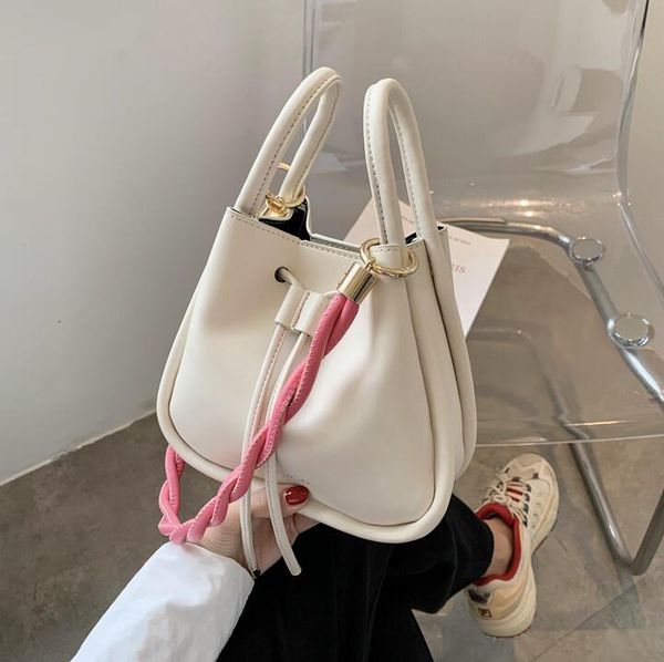 женщины bucket bag малый сумки новый стиль twist ремни lady сумки плеча crossbody totes 
женщины bucket bag малый сумки новый стиль twist ремни lady сумки плеча crossbody totes