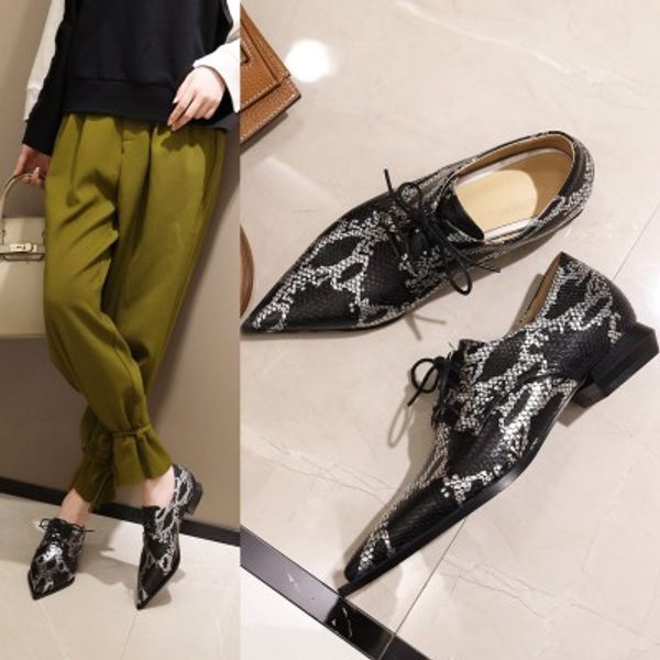 2020 autumn new large size pointed toe leather shoes women's shoes snake print shallow mouth low heel belt, Black
2020 autumn new large size pointed toe leather shoes women's shoes snake print shallow mouth low heel belt, Black