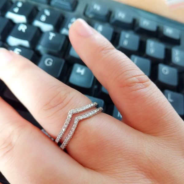 double layers wave rings for women rhinestone simple ring elegant fashion jewelry classic, Golden;silver
double layers wave rings for women rhinestone simple ring elegant fashion jewelry classic, Golden;silver