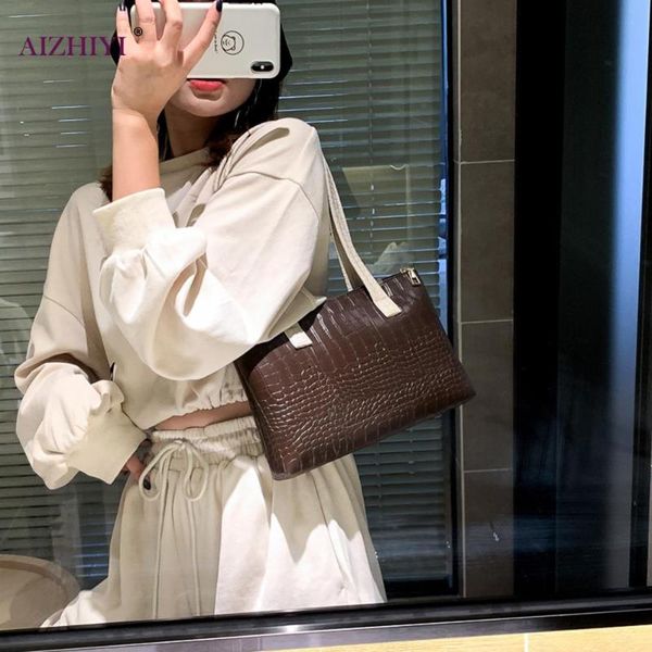 simple alligator pu women handbags large capacity solid shoulder totes bags 
simple alligator pu women handbags large capacity solid shoulder totes bags
