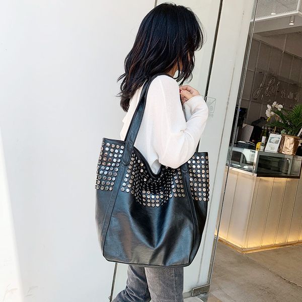 2020 women pu leather bags for women hign capacity fashion shoulder bag ins rivet big handbags durable design bags spring new
2020 women pu leather bags for women hign capacity fashion shoulder bag ins rivet big handbags durable design bags spring new