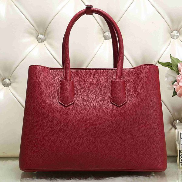 mode retro high capacity messenger bag trend commerce vrouwen rits tas handtas temperament schoudertas messenger bag
mode retro high capacity messenger bag trend commerce vrouwen rits tas handtas temperament schoudertas messenger bag