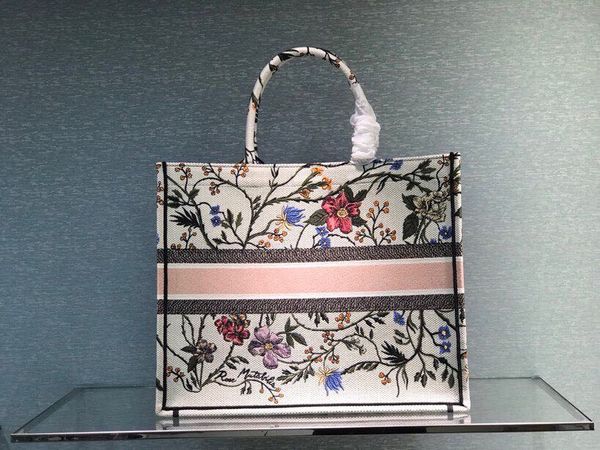 advanced customization series garden series embroidered canvas handbag create classic interpretation of fashion both shoulder and hand 023
advanced customization series garden series embroidered canvas handbag create classic interpretation of fashion both shoulder and hand 023