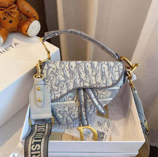 trendy women luxury designer saddle bags brand d letter handbags cross body totes shoulder bags knitting female fashion 206239l
trendy women luxury designer saddle bags brand d letter handbags cross body totes shoulder bags knitting female fashion 206239l