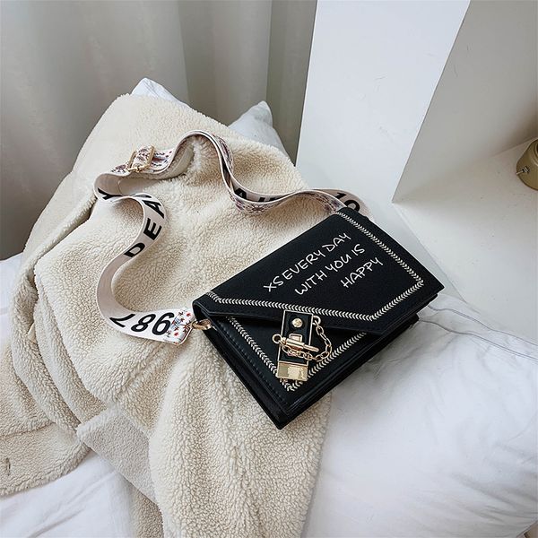 british fashion simple small square bag women's designer handbag 2020 high-quality pu leather chain mobile phone shoulder bags
british fashion simple small square bag women's designer handbag 2020 high-quality pu leather chain mobile phone shoulder bags