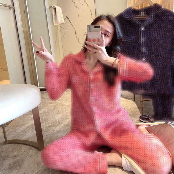Luxury Autumn Sleepwear Set Warm Winter Pajamas Set Brand Printed Women Sleepwear Gold Velvet Cardigan Long Sleeve Suit
Luxury Autumn Sleepwear Set Warm Winter Pajamas Set Brand Printed Women Sleepwear Gold Velvet Cardigan Long Sleeve Suit