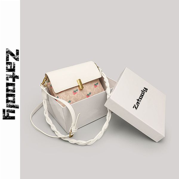 bags for women simple atmosphere 2020 high-grade sense of the package and the inclined bag
bags for women simple atmosphere 2020 high-grade sense of the package and the inclined bag