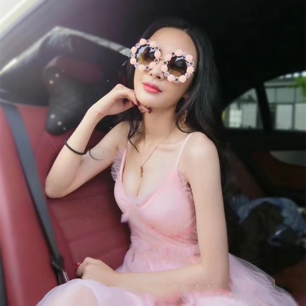 sunglasses, female sunglasses, european and american metal frames steampunk, White;black
sunglasses, female sunglasses, european and american metal frames steampunk, White;black