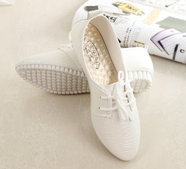 color black and white shoes british wind system with doug's low with small pointed leisure shoes for women's
color black and white shoes british wind system with doug's low with small pointed leisure shoes for women's