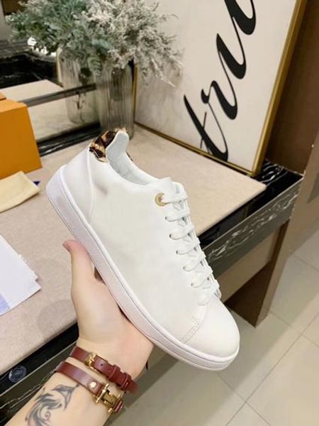 new spring and autumn high-end designer leisure shoes men and women tied leisure flat-soled shoes high-quality leather horse fur nude shoes, Black 
new spring and autumn high-end designer leisure shoes men and women tied leisure flat-soled shoes high-quality leather horse fur nude shoes, Black