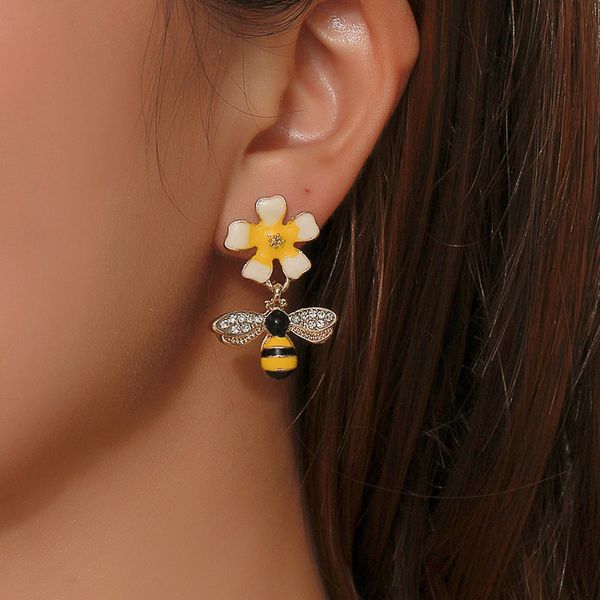 stud temperament personality zircon bee earrings sweet flower shaped asymmetric crystal insect girls gifts, Golden;silver
stud temperament personality zircon bee earrings sweet flower shaped asymmetric crystal insect girls gifts, Golden;silver