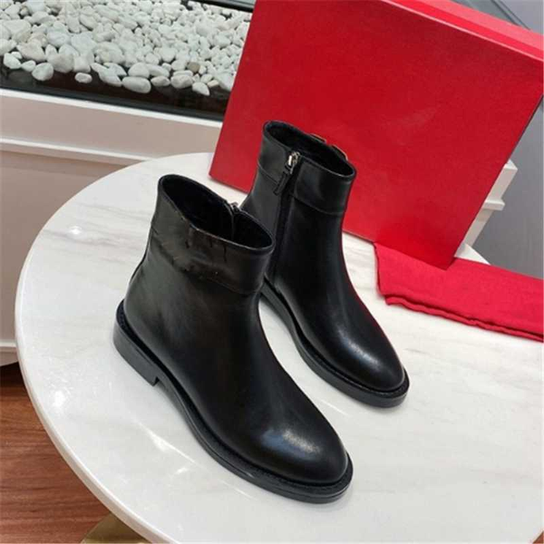 the new all-black boots british fashion 2020 can be worn with leather shoes and down autumn/winter flat motorcycle boots
the new all-black boots british fashion 2020 can be worn with leather shoes and down autumn/winter flat motorcycle boots