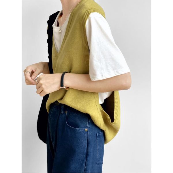 v-neck sleeveless knitted vest women's 2020 early autumn new solid color loose pullover waistcoat, Black;white
v-neck sleeveless knitted vest women's 2020 early autumn new solid color loose pullover waistcoat, Black;white