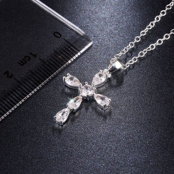 charm female cross crystal pendants silver color chain necklaces 5a shiny choker necklaces fashion jewelry gifts for women
charm female cross crystal pendants silver color chain necklaces 5a shiny choker necklaces fashion jewelry gifts for women